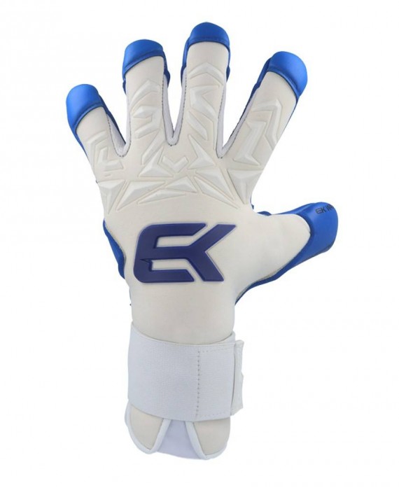 Elite soccer goalkeeper gloves with water palm