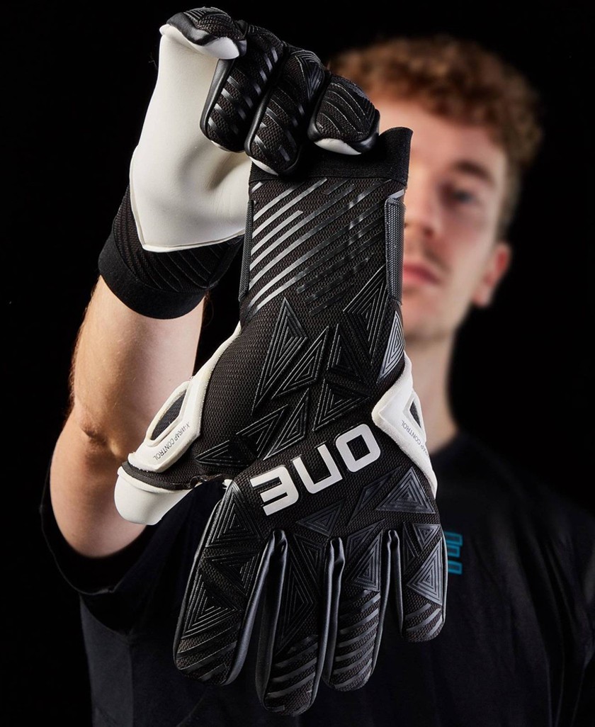 Buy soccer goalkeeper gloves ® Elitekeepers