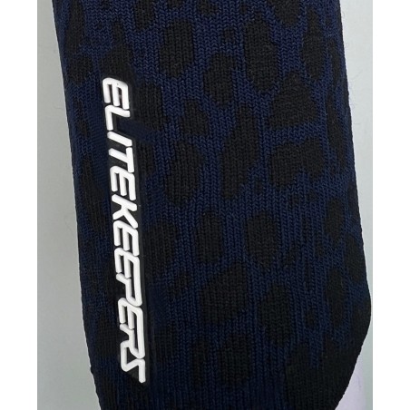 Vista lateral de los guantes Elitekeepers EK Venom con tejido elástico y transpirable