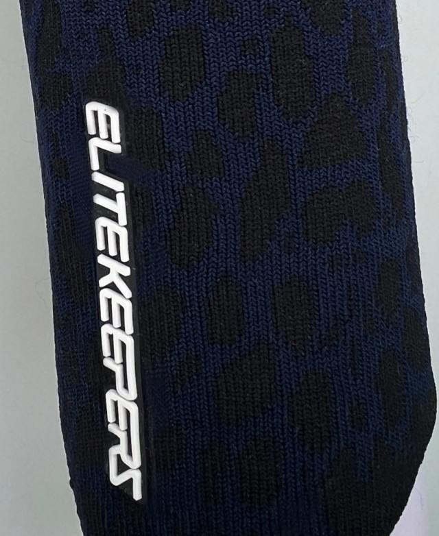 Side view of Elitekeepers EK Venom gloves with breathable stretch fabric Side view of Elitekeepers EK Venom gloves with breathable stretch fabric