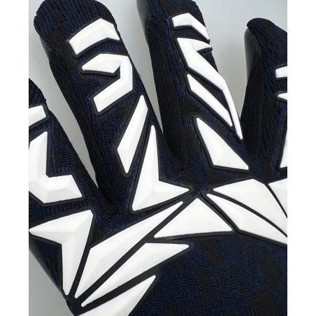 Detalle del dorso de los guantes EK Venom con inyecciones 3D blancas para despejes de puño
