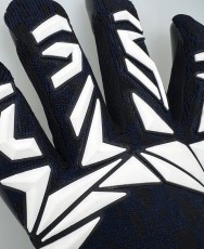 Backhand detail of EK Venom gloves with white 3D injections for punching zones Backhand detail of EK Venom gloves with white 3D injections for punching zones