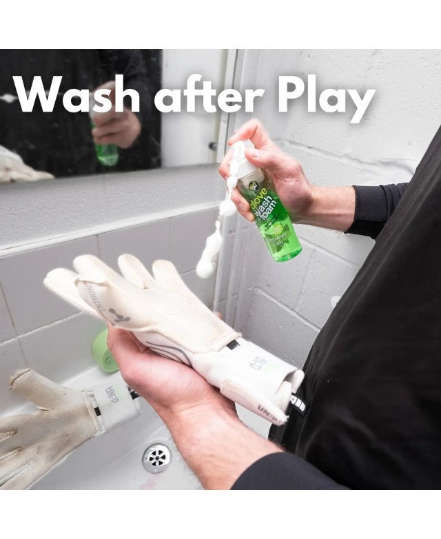 Cómo usar Glove Wash & Foam Peppermint Parry para limpiar guantes de portero después de entrenar Cómo usar Glove Wash & Foam Peppermint Parry para limpiar guantes de portero después de entrenar