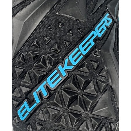 Detalle del dorso con logo Elitekeepers en relieve – guantes EK Persa Aqua