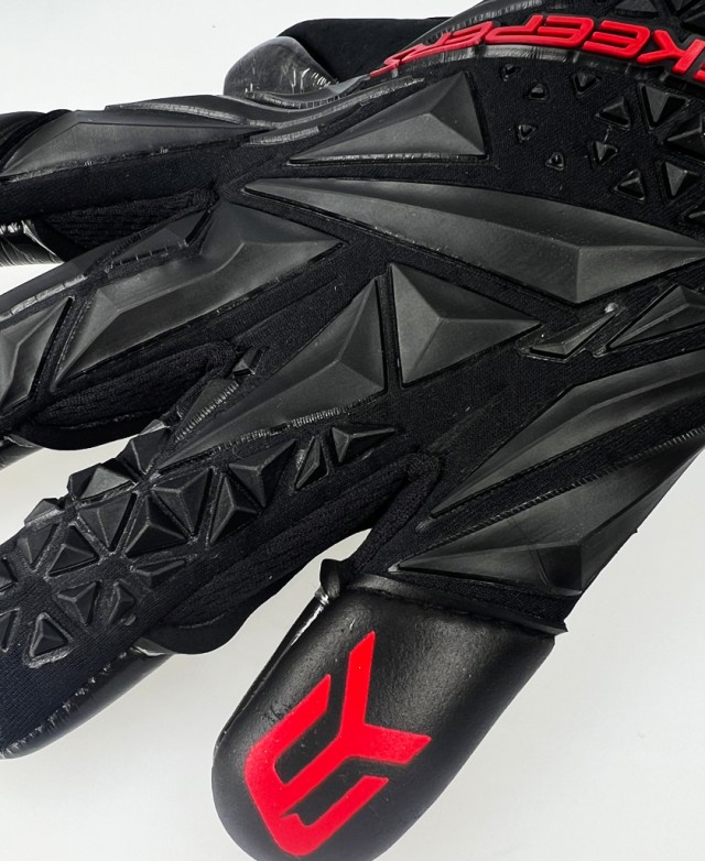 Elitekeepers EK Némesis Goalkeeper Gloves detail – hybrid cut and aggressive design Elitekeepers EK Némesis Goalkeeper Gloves detail – hybrid cut and aggressive design