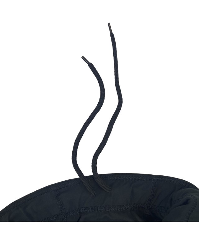 Cordón interior ajustable para un ajuste perfecto y seguro durante el entrenamiento. Cordón interior ajustable para un ajuste perfecto y seguro durante el entrenamiento.
