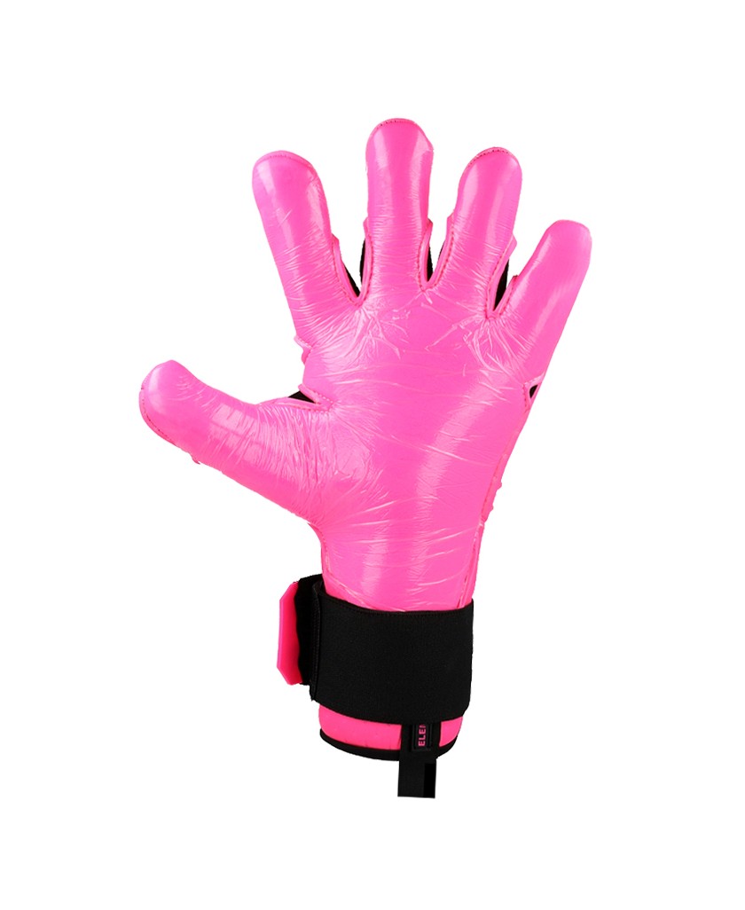 Geometric backhand detail of the EK BLOSSOM gloves.