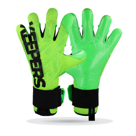 Double-wrap wrist strap of the EK TERRA with a firm, secure fit.