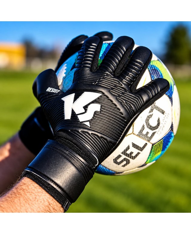 KEEPERsport Pro Rise NC Resist goalkeeper gloves for artificial turf in use