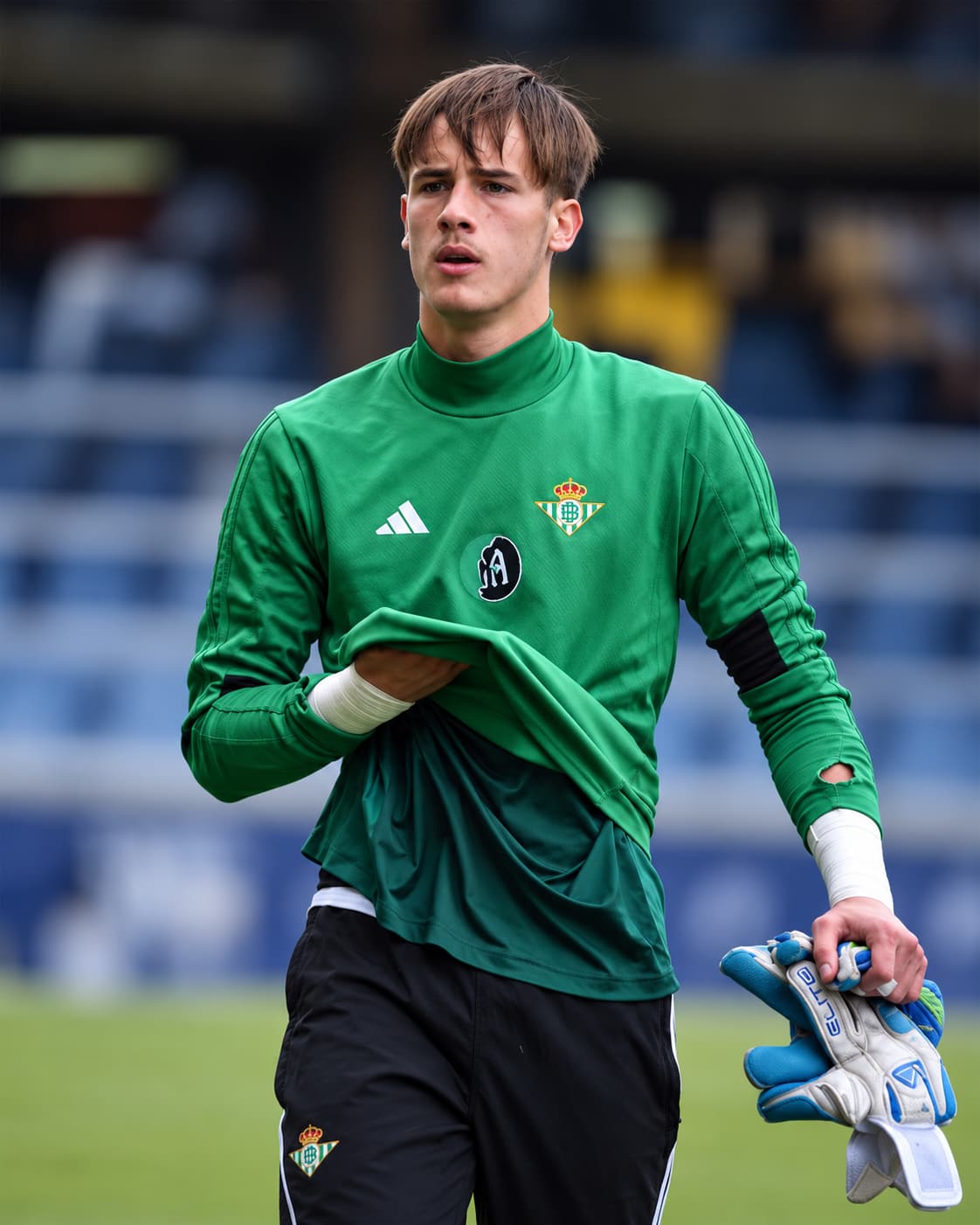 Christian Flores during his time as a goalkeeper in the Real Betis youth academy