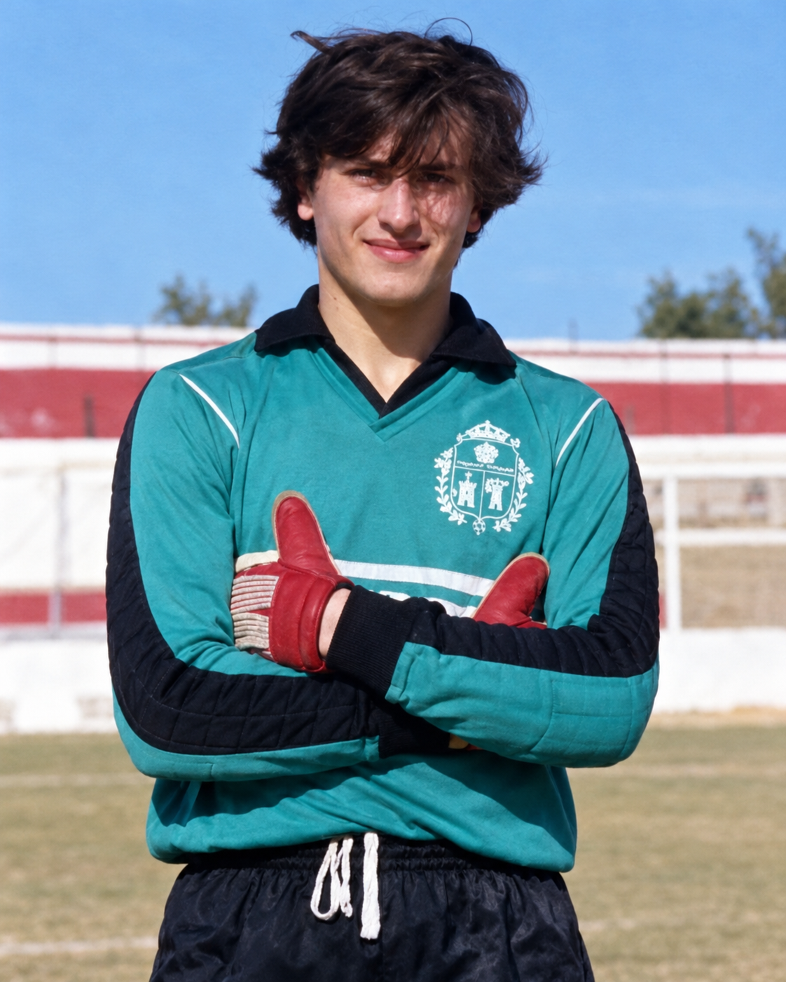 Manuel Flores as an 18-year-old goalkeeper